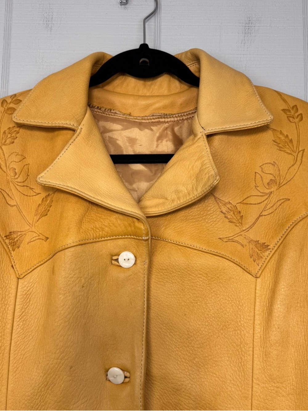 Vintage Mustard Yellow Leather Long Trench Coat Floral Embossed Design Lined 70s - Picture 2 of 11
